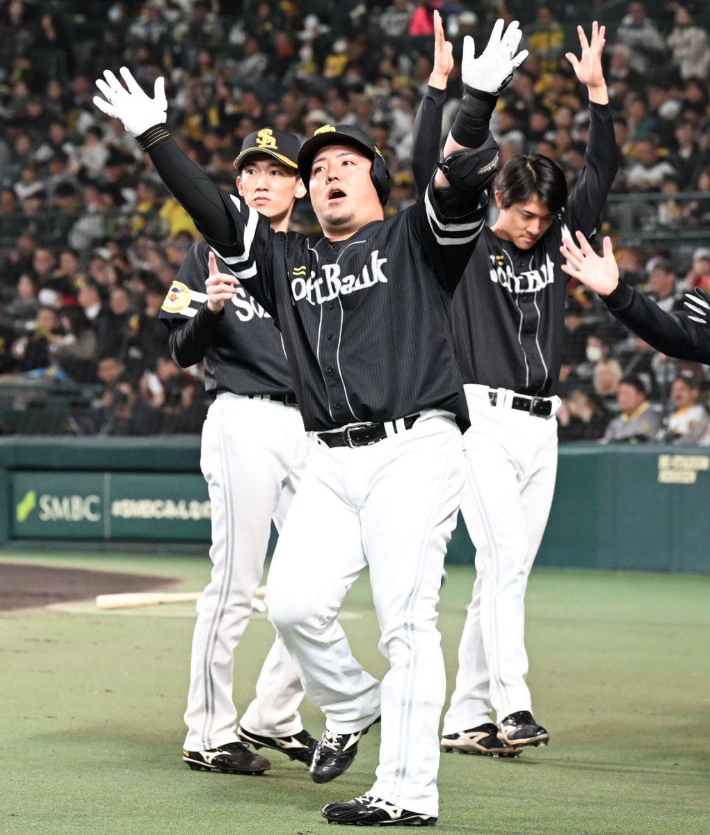 nishispo_hawks's tweet photo. ソフトバンク #山川穂高 選手、どすこい〝引退〟の理由
▼記事はこちらから▼#sbhawks 
https://t.co/6g5CaWMPvQ https://t.co/FLVE3kgoJJ