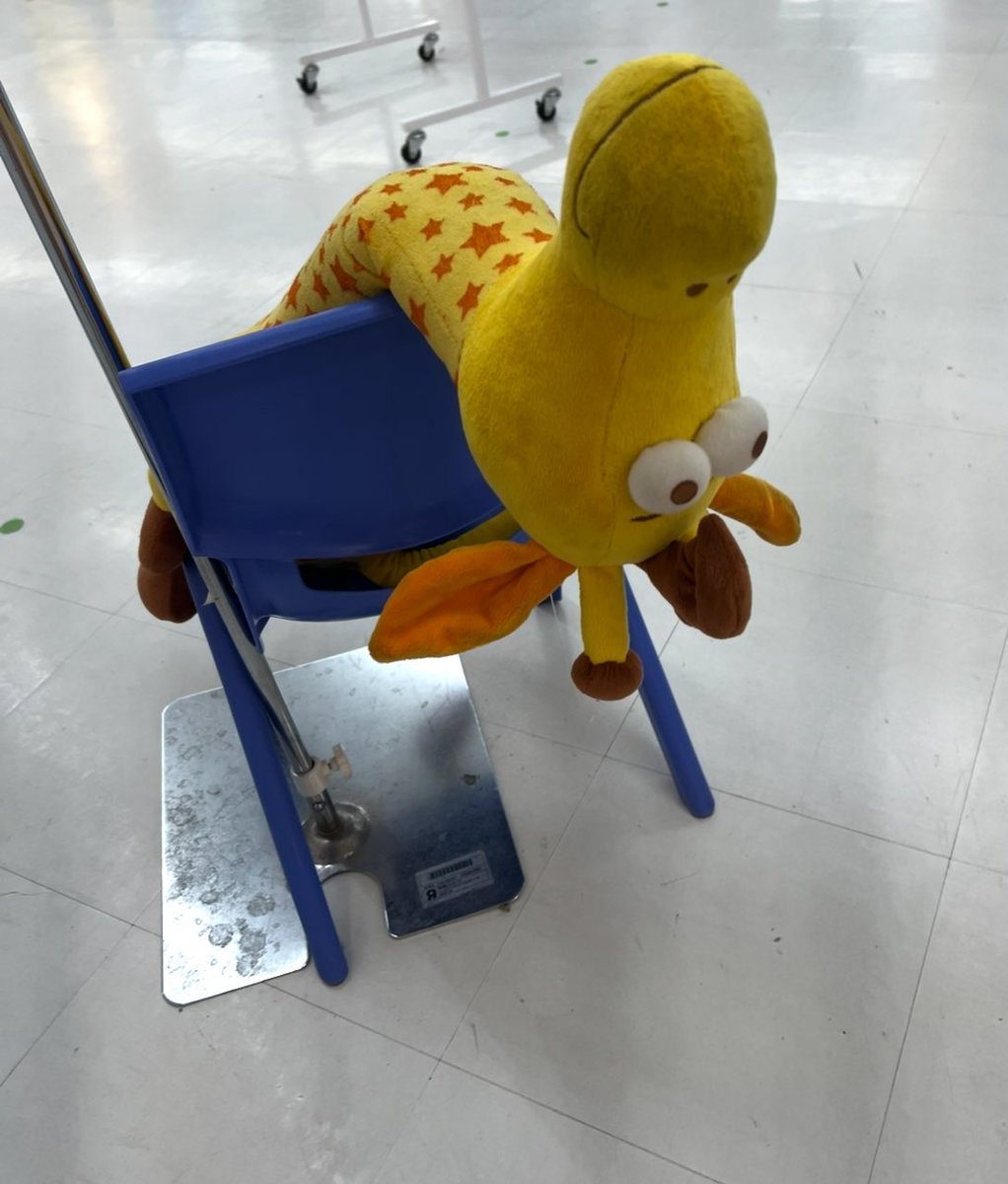 トイザらスにて　もうすぐクリスマスなのに既にぐったり気味のジェフリー