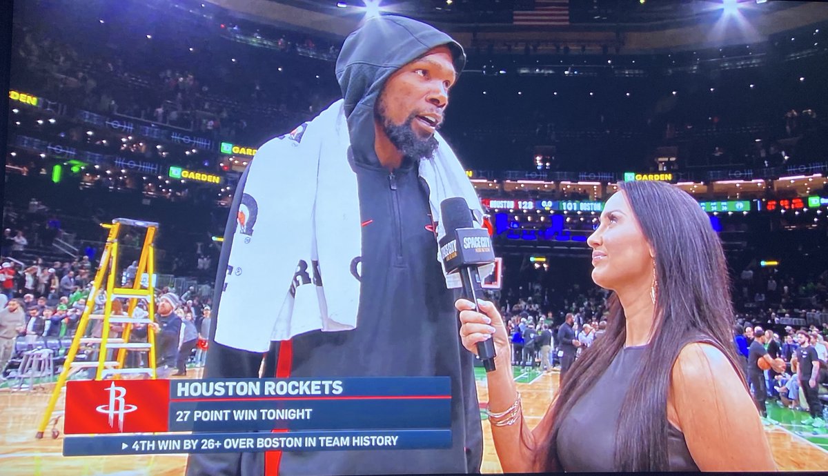 Kevin Durant sobre o que Amen Thompson acrescenta ao Rockets:

“Tudo. Ele é um jogador versátil. Você não pode colocar o Twin em uma caixa. Você pode chamá-lo de Point Guard, você pode chamá-lo de Shooting Guard, você pode chamá-lo do que quiser.

Ele é um jogador de basquetebol.