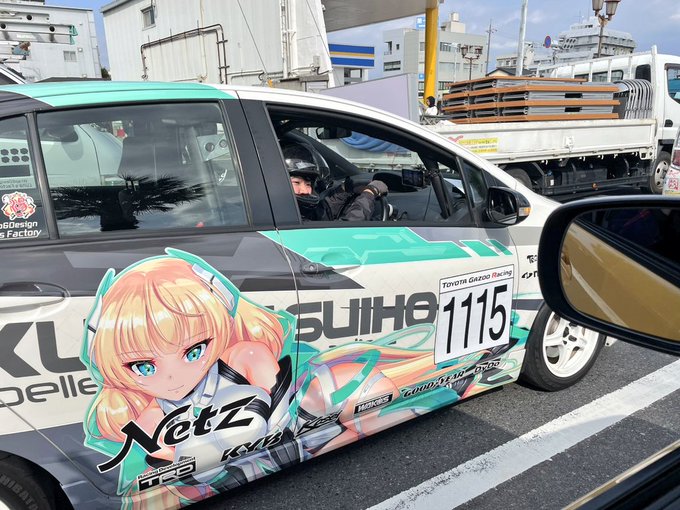 地味ハロウィン

『走行会のスターティンググリッドからパレードの車列に飛ばされた人』 