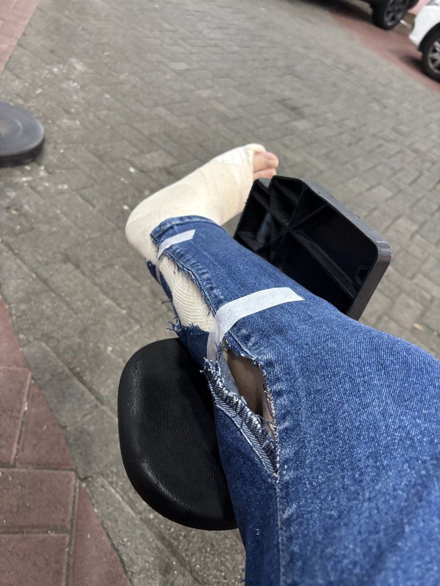 Eu não aguento mais ficar deitada 🤡 ( a saga de ontem ) não vejo a hora de ir segunda dnv no médico kkkk