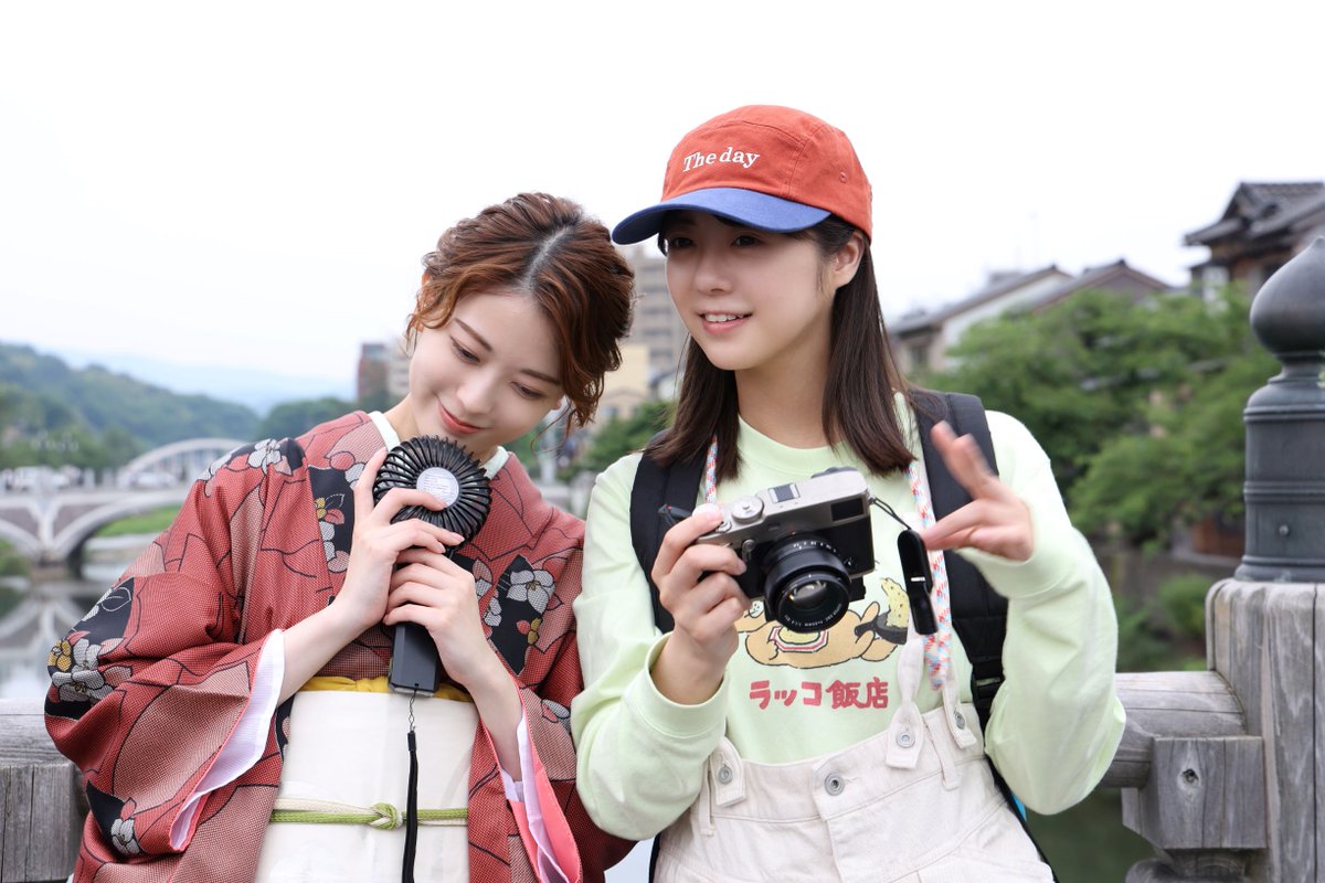 modelpress's tweet image. 「ふたりエスケープ」 🐼
先輩（岩本蓮加）＆後輩（冨里奈央）
金沢での斬新な旅が話題

💬「見たことない」「最高の飯テロ」

🔻写真・詳細はこちら
mdpr.jp/drama/4670605

#乃木坂46 #ふたりエスケープ @futari_escape