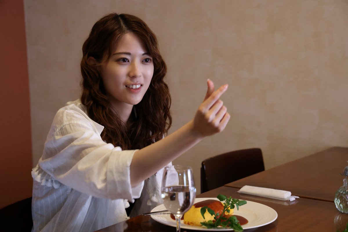 modelpress's tweet image. 「ふたりエスケープ」 🐼
先輩（岩本蓮加）＆後輩（冨里奈央）
金沢での斬新な旅が話題

💬「見たことない」「最高の飯テロ」

🔻写真・詳細はこちら
mdpr.jp/drama/4670605

#乃木坂46 #ふたりエスケープ @futari_escape