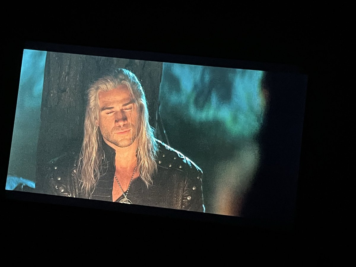 SamyM17's tweet photo. Por qué cambiaron a #HenryCavill este nada que ver siendo #TheWitcher 😭😫 https://t.co/kec09dMLaq