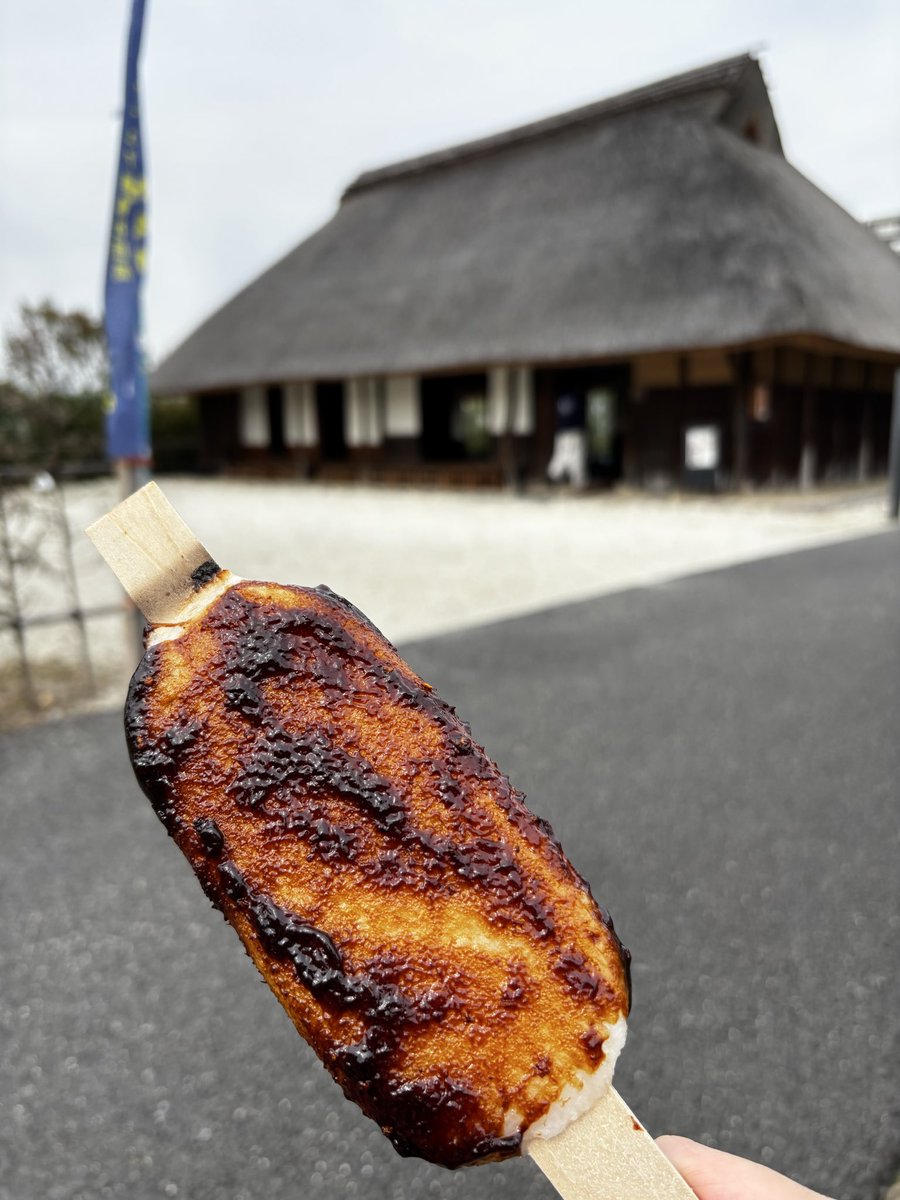豊田市博物館(挙母城)でアフリカ！
城跡に作られた博物館の中庭でZINE巡り。
なす味噌おやきや、豊田名物五平餅を堪能！
#旅するアフリカ　#アフリカキカク