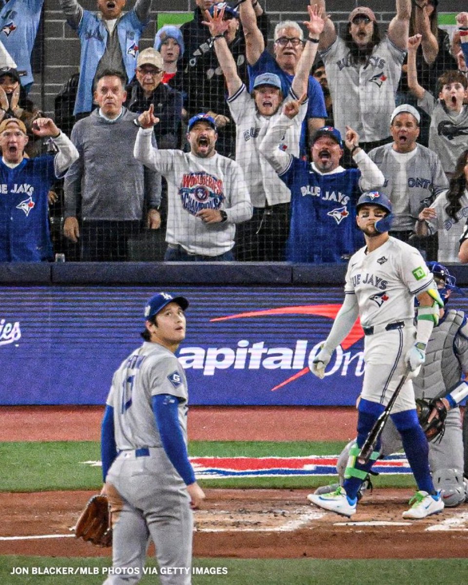 MadelnCanada's tweet image. Is it a bird? Is it a plane? 🔥