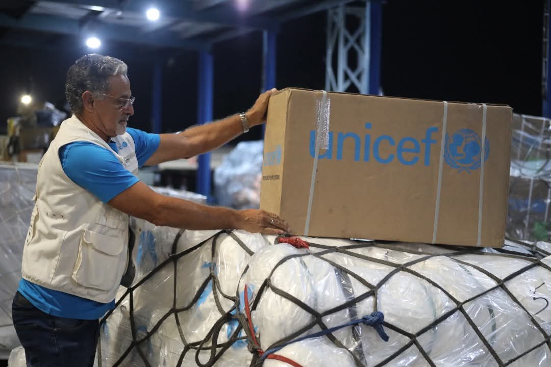 El que de verdad quiere ayudar, ayuda, sin condiciones ni politiquería. ¡Gracias <a href="/UNICEFCuba/">UNICEF Cuba</a>! #FuerzaCuba #Cuba #CDRCuba