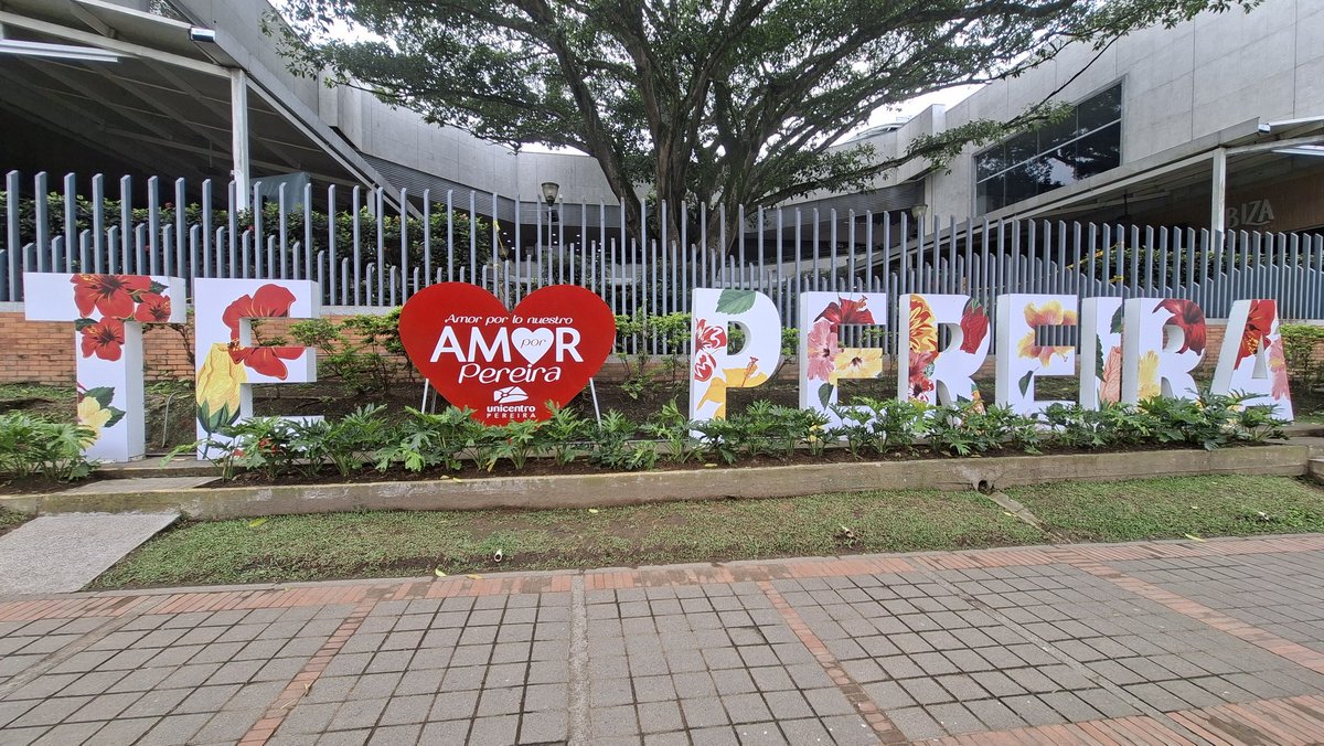 A jugar de lo lindo con la comunidad del Eje y la preciosa Sra Briana 😘👠