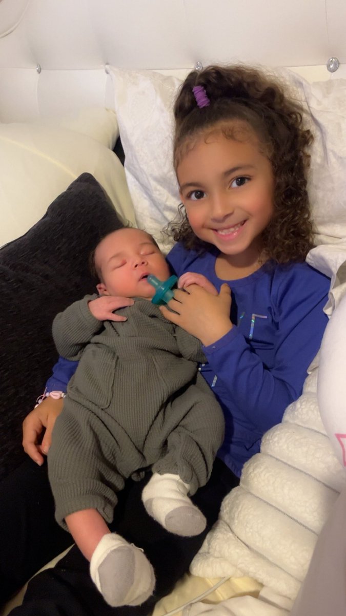 Ladyluvhoops's tweet photo. My babies Sariya and Tobias https://t.co/Vezh93YZv0