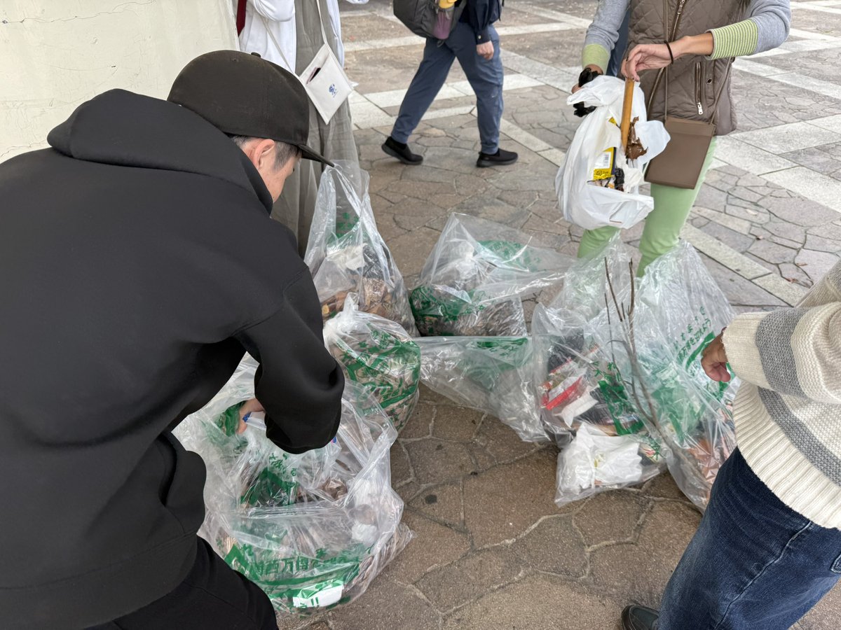 e_chancharisma's tweet image. @MeGo_Work 

10:00〜緑地公園でゴミ拾いしました！

みんなありがとうございました😊