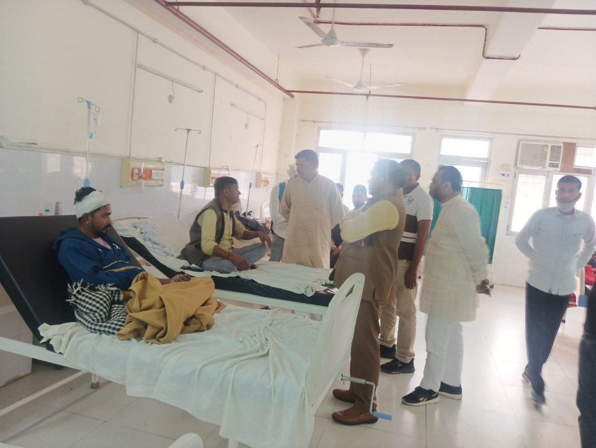 MlcSuresh's tweet image. आज जनपद शामली के थाना झिंझाना, ग्राम लक्ष्मणपुर निवासी श्री शिवांक जी एवं श्री प्रहलाद जी से अस्पताल में भेंट कर उनके स्वास्थ्य की जानकारी ली।।

ईश्वर से प्रार्थना है कि दोनों शीघ्र पूर्ण स्वस्थ होकर अपने परिवार के बीच लौटें।
#sureshkashyap