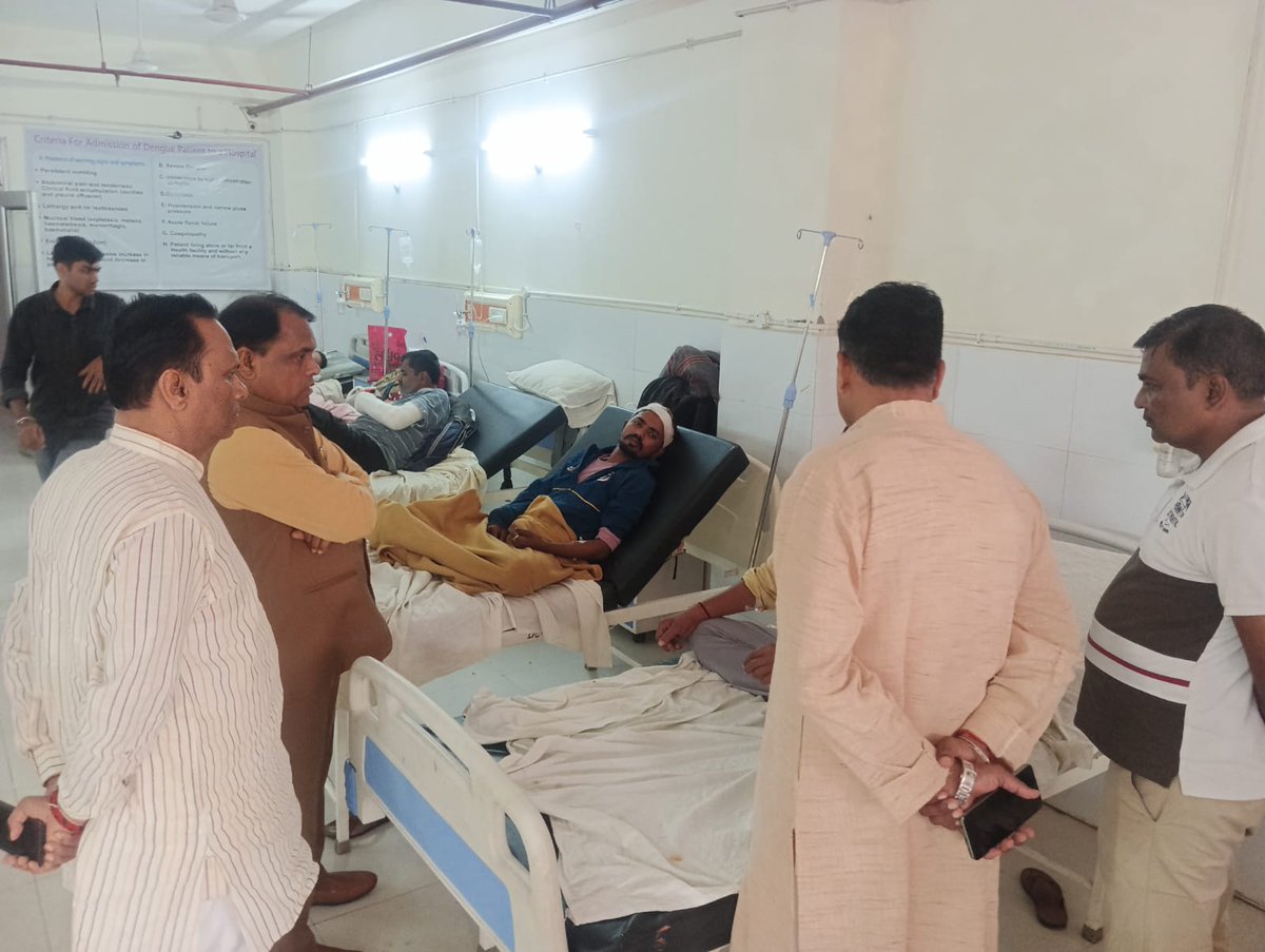 MlcSuresh's tweet image. आज जनपद शामली के थाना झिंझाना, ग्राम लक्ष्मणपुर निवासी श्री शिवांक जी एवं श्री प्रहलाद जी से अस्पताल में भेंट कर उनके स्वास्थ्य की जानकारी ली।।

ईश्वर से प्रार्थना है कि दोनों शीघ्र पूर्ण स्वस्थ होकर अपने परिवार के बीच लौटें।
#sureshkashyap