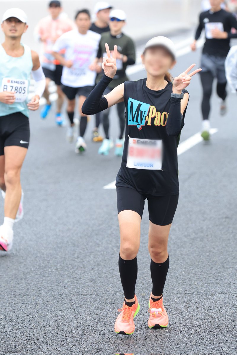mooco_run's tweet photo. サブ3.5を達成した思い出の大会ということで初めて買ってしまった🤭
あらためて走れてよかった✨
＃横浜マラソン https://t.co/jjkZVt90r4
