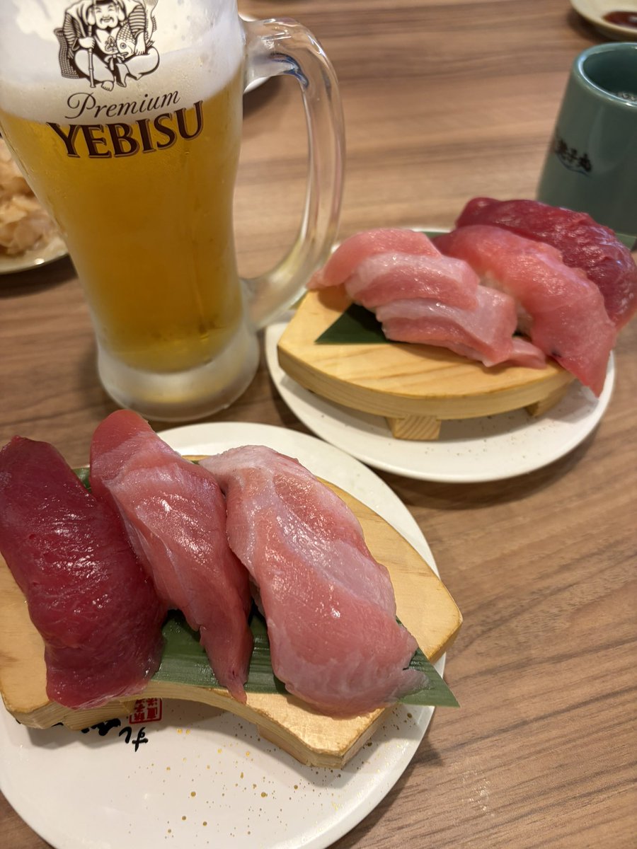 銚子丸の創業祭🐟！
解体ショーしてすぐの捌きたての生本マグロ(3カン854円)が最高✨
生ビールも半額😆🙌