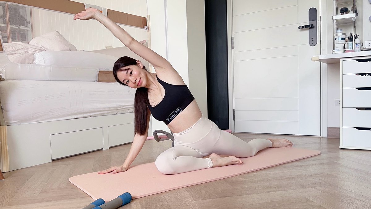 joyjeeloveberry's tweet image. เมื่อก่อนเลือกเสื้อออกกำลังกาย = เสื้อมีแขนเท่านั้น อายผิวใต้วงแขนมาก เพราะทั้งไม่เรียบ ไม่ผ่อง แถมคล้ำอีก ยิ่งเป็นคนขาวมากๆ ยกแขนทีคือโคตรอาย มาเจอ NIVEA EXTRA BRIGHT เปิดใจลองทาแค่เกือบอาทิตย์ รู้สึกรอยพับดูจางขึ้น ผิวดูใสขึ้นด้วย ที่สำคัญคือหอมมาก!…