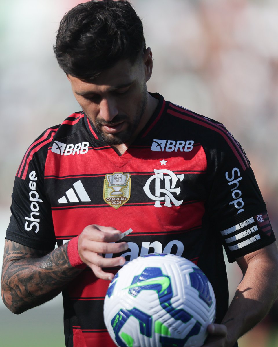 Apenas dois jogadores na história do Flamengo fizeram 100 gols e 100 assistências pelo clube:

1° Zico 
2° Adílio

Arrascaeta está a 6 gols de se tornar o terceiro nome nessa lista.