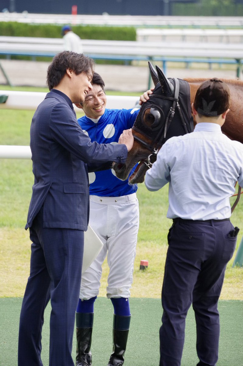 いっぱいほめてもらったゲインサポート
がんばったね！
おめでとうございます👏👏👏

#ゲインサポート 
#斉藤崇史厩舎 
#森一馬 
#障害未勝利 
2025.11.2 京都4R