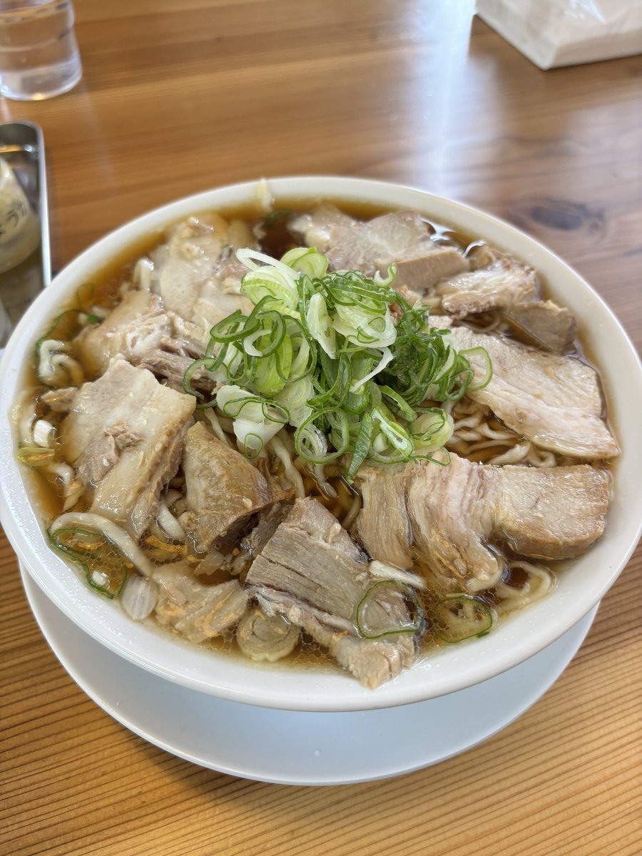 slotseventh's tweet photo. 中華そば　あざみ❣️
肉中華　並✨
量がめちゃ多いっ⤴️
ボリューミーな一杯っす😆 https://t.co/OThsiKjgnC