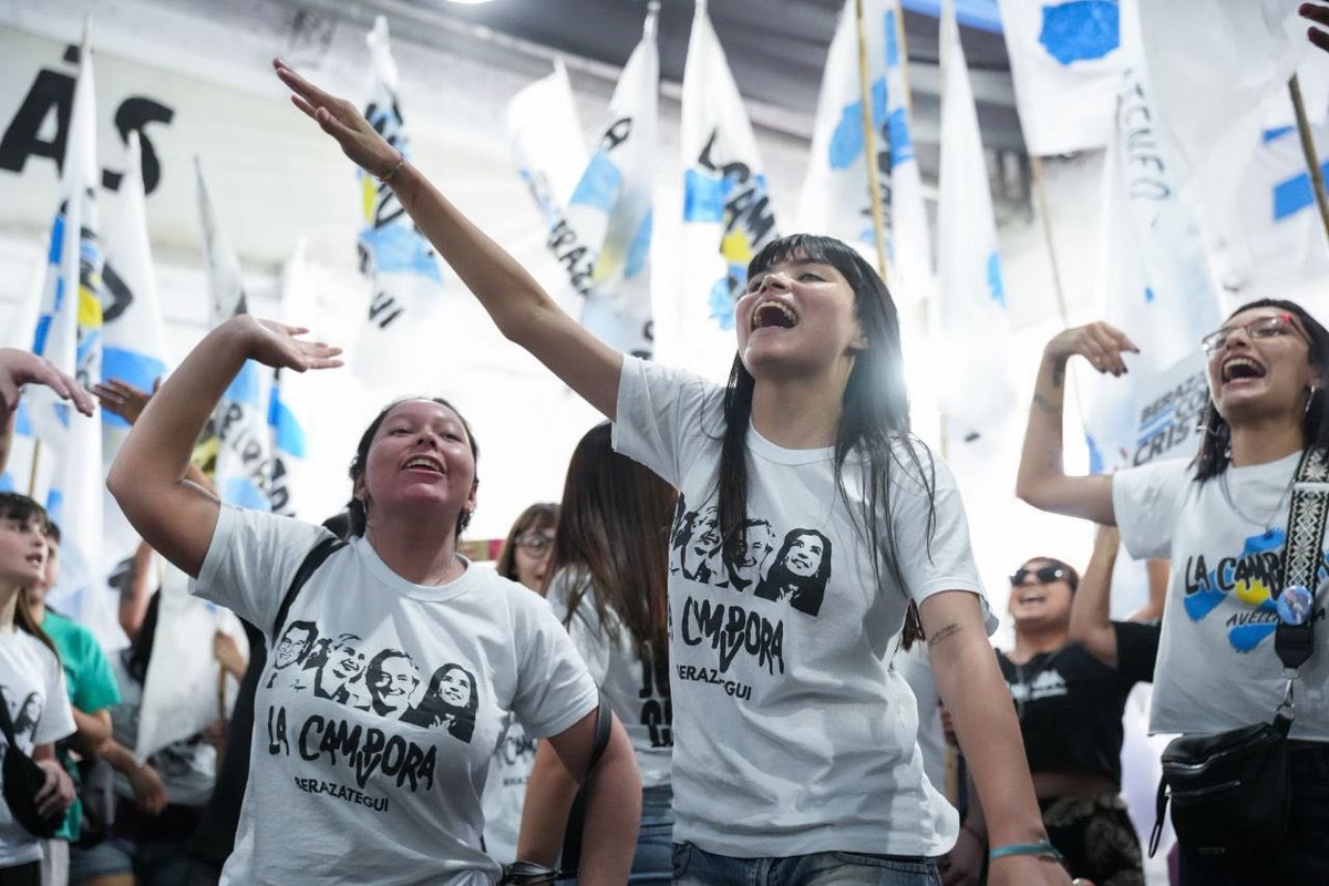 “A caminar, a construir, a organizar, a interpretar los sueños y anhelos de nuestro pueblo. Nadie se rinde. Vamos para adelante” 

» Máximo Kirchner en la Inauguración del Ateneo Néstor Kirchner Varela, Berazategui y Quilmes ✌🏽