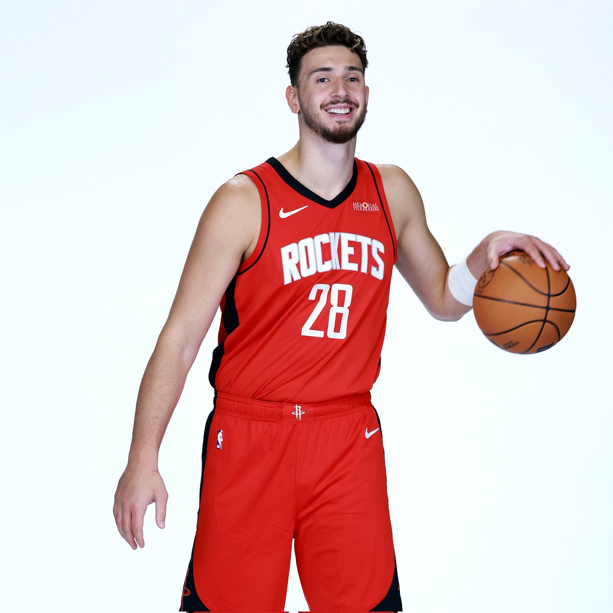 🇹🇷 ALPEREN ŞENGÜN BİR SEZONUN İLK 5 MAÇINDA +20 SAYI, +5 RİBAUND ve +5 ASİST ORTALAMASI TUTTURAN... 

EN GENÇ PİVOT OLDU! 👏😅