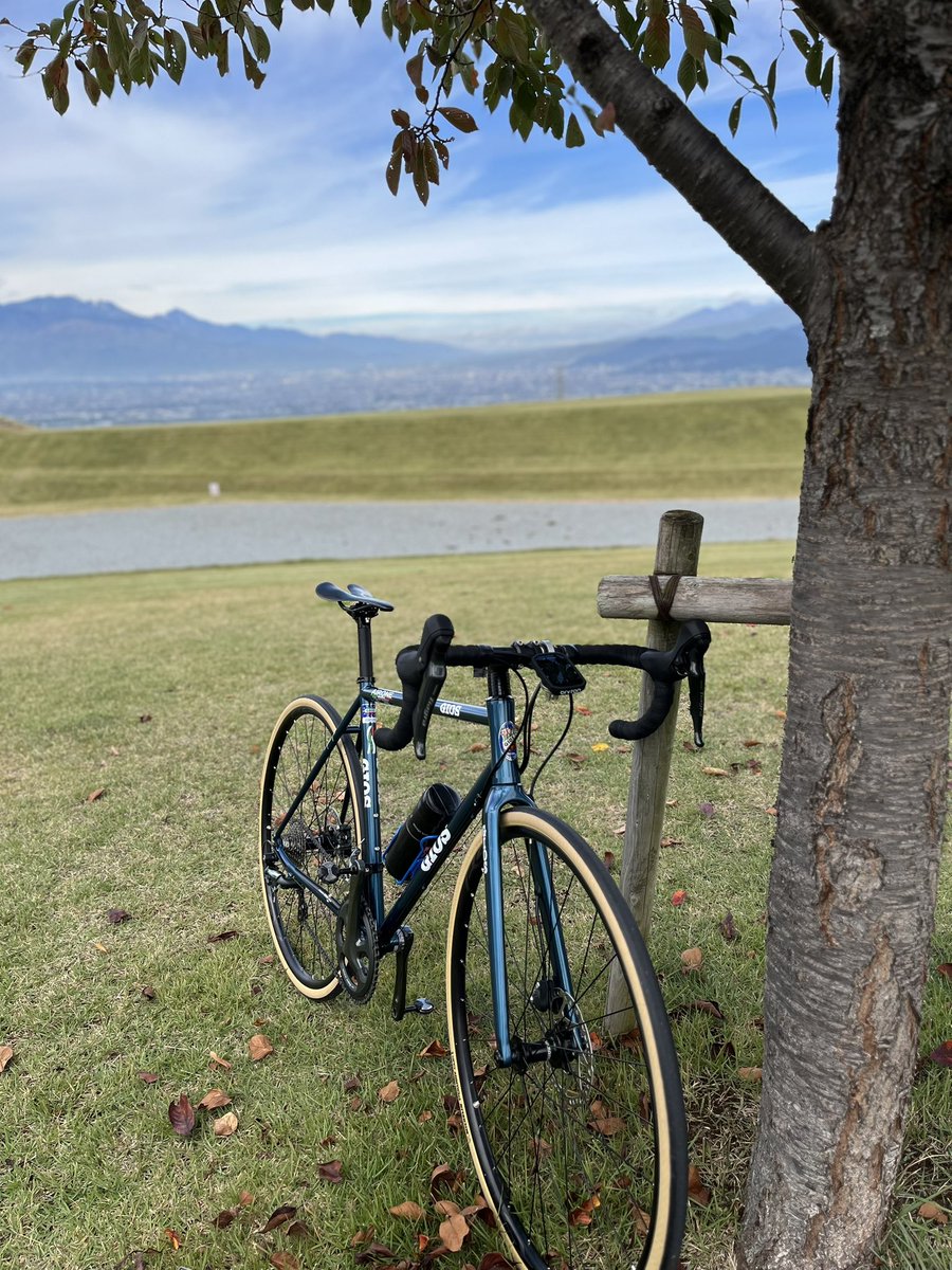 TCR_zero's tweet photo. #GIOS
#AIRONE
#MICHELIN
#POWERCUP
#ガラナ
やっぱ重い🤣
でも楽しい😃
パワーカップは良い
ティアグラの完成度高いね。
ローターの当たりも出たしよく効く。
新しくエグい坂も見つけたし🤣
14%くらいの空しか見えない坂ww
距離が1キロもないから往路の追込み坂だね。 https://t.co/6pjNak4UiI
