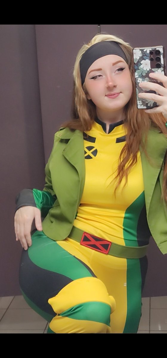 NotQuiteBeck's tweet image. Marvel or DC? 🤔😘