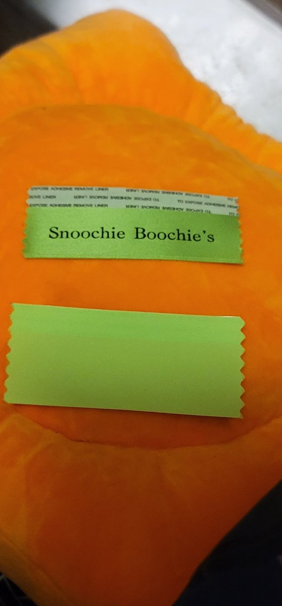 MikeCovers's tweet image. These great Jay and Silent Bob cosplayers at @DerpyCon each gave out badge ribbons.

Guess which one I got from each one?

#derpycon