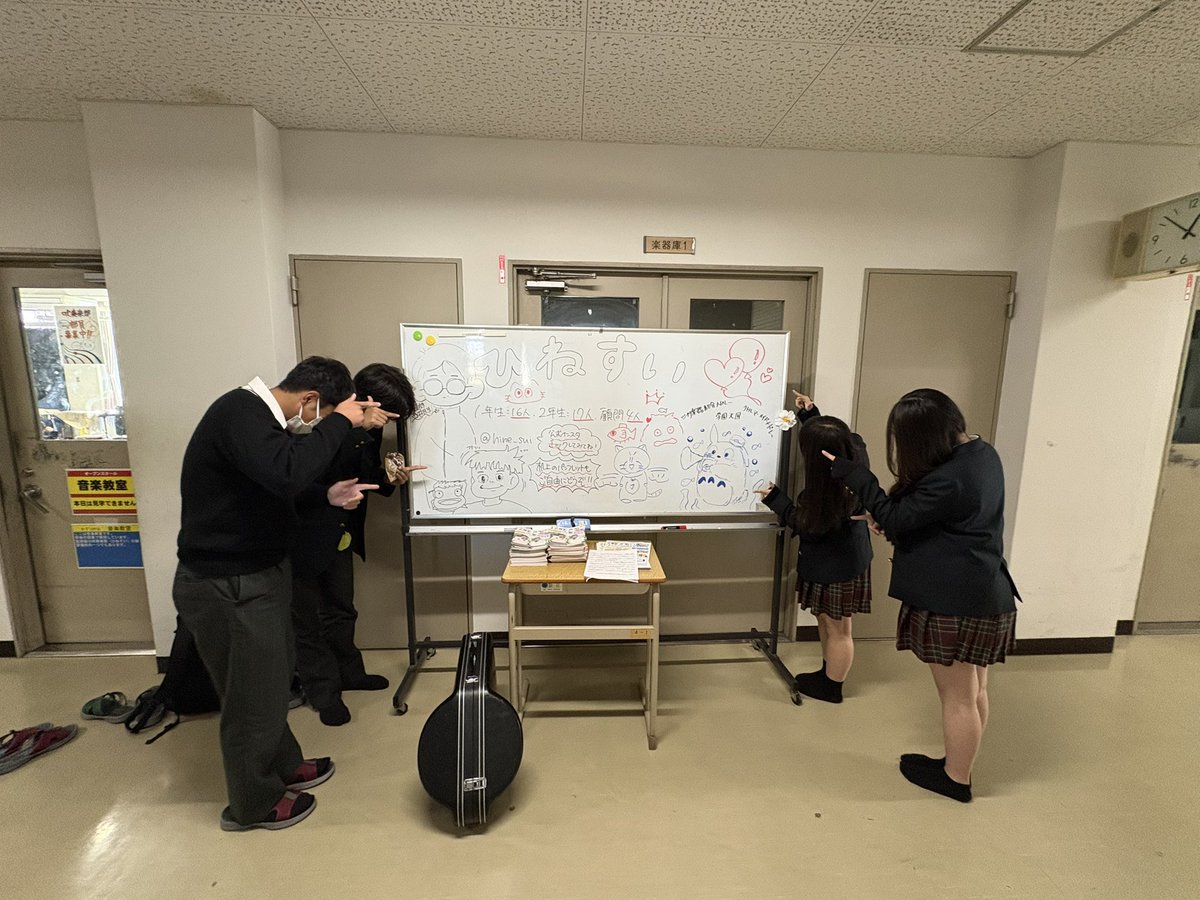 hineno_winds's tweet photo. 先日日根野高校で行われたオープンスクールにてミニコンサートなるものをさせて頂きました！
想定以上の中学生や保護者の方々が聴きに来てくださり少し緊張しつつも楽しい演奏会となりました🥹
本日聞きに来てくださった皆様ありがとうございました✨️ https://t.co/vFcPWjO85p