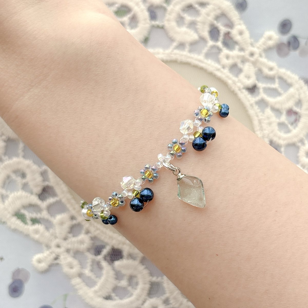 n_a_m_u_76's tweet image. blueberry🫐🌱

navy💙×green💚

#Namu #handmade #beads #seaglass #blueberry