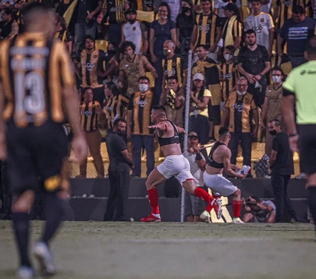 +50 en el historial.
10 de 13 definiciones ganadas contra ellos.

Hagan respetar la historia.