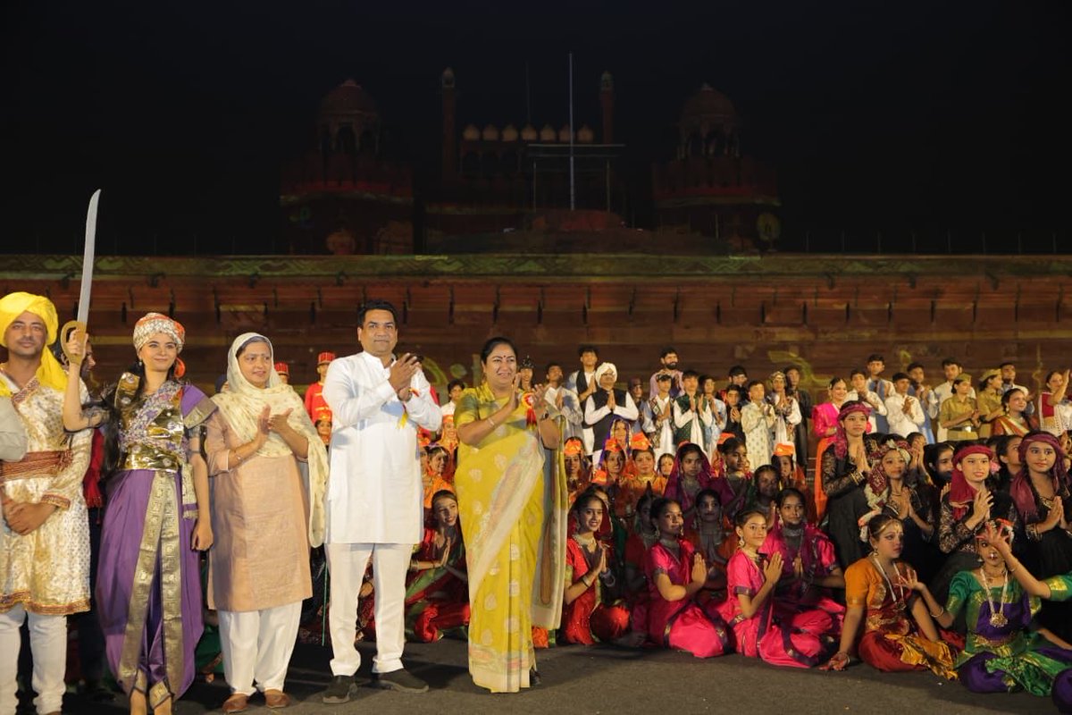 JyotiAroraMtAbu's tweet image. @MtAbuSchool’s award-winning #DanceTroupe honoured to perform at India’s grandest &amp;amp; most historic stage — the iconic #RedFort, Delhi! 🇮🇳m

Bringing alive the vibrant folk dance of #MadhyaPradesh, our performers stole hearts at “Meri Dilli, Mera Desh”, a magnificent celebration…