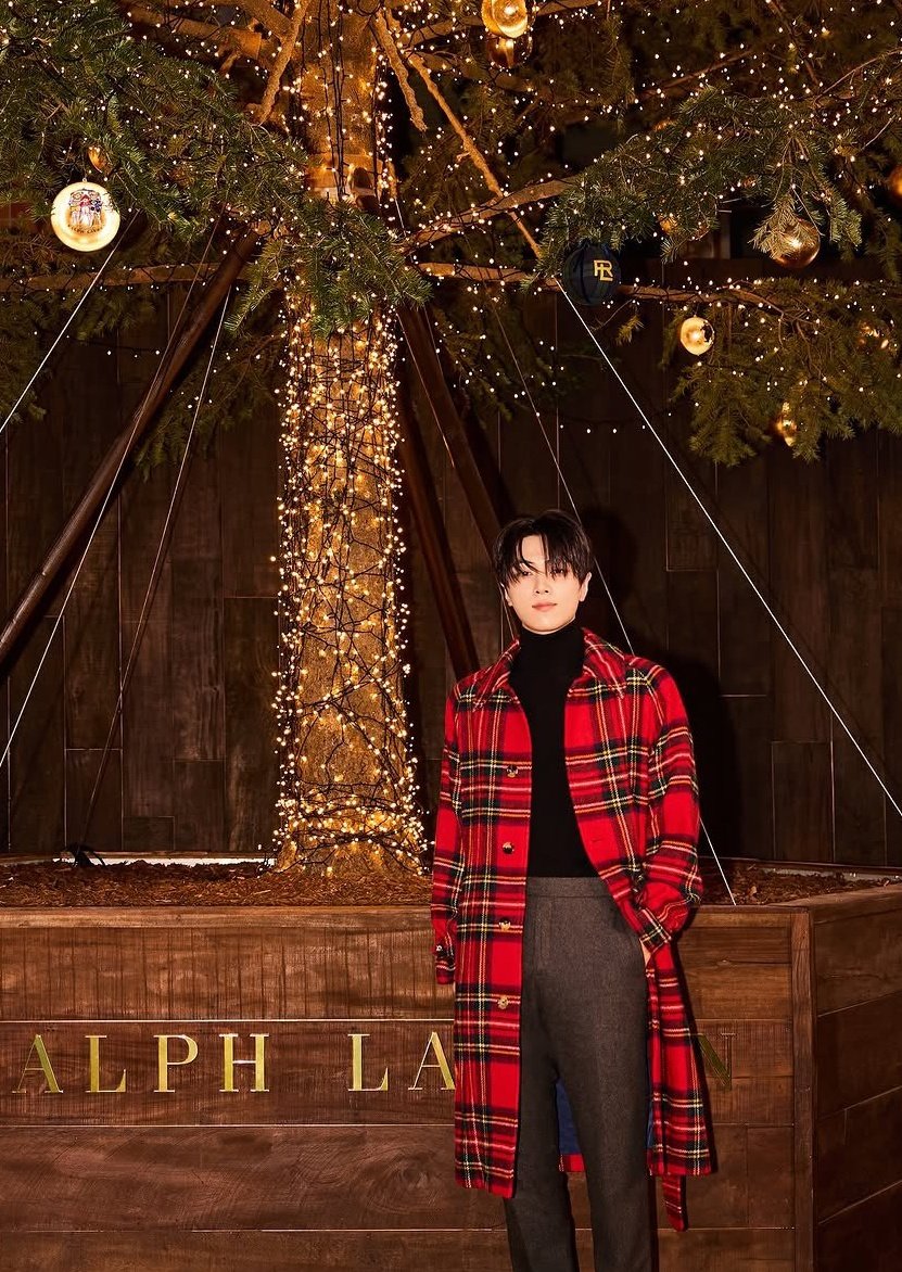 201KMJS's tweet image. 251031 #JAY and #WINTER at Ralph Lauren Holiday Experience in Seoul #RLHoliday