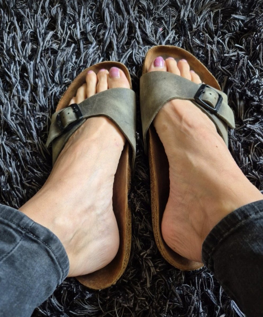 Buy them on Vinted!

Real Birkenstocks 
vinted.nl/items/62119630…