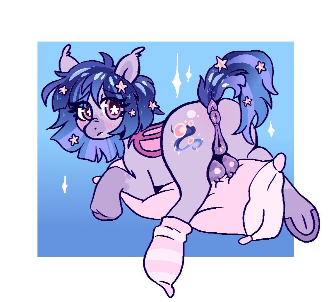 Want to join for some cozy cuddles? @cheekipone's oc