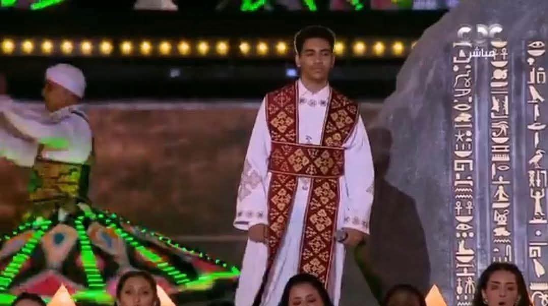 للعلم .. اللحن القبطی اللی قاله الشماس ضمن فقرات  الأحتفالیه هو لحن "ابؤرو أنتی تی هیرینی موی نان انتیك هیرینی سیمنی نان انتیك هیرینی" 

 معناه : یا ملك السلام أعطنا سلامك قرر لنا سلامك

(هی صلاه لله لطلب السلام للعالم تقال ضمن ألحان الكنیسه القبطیه المصریه)