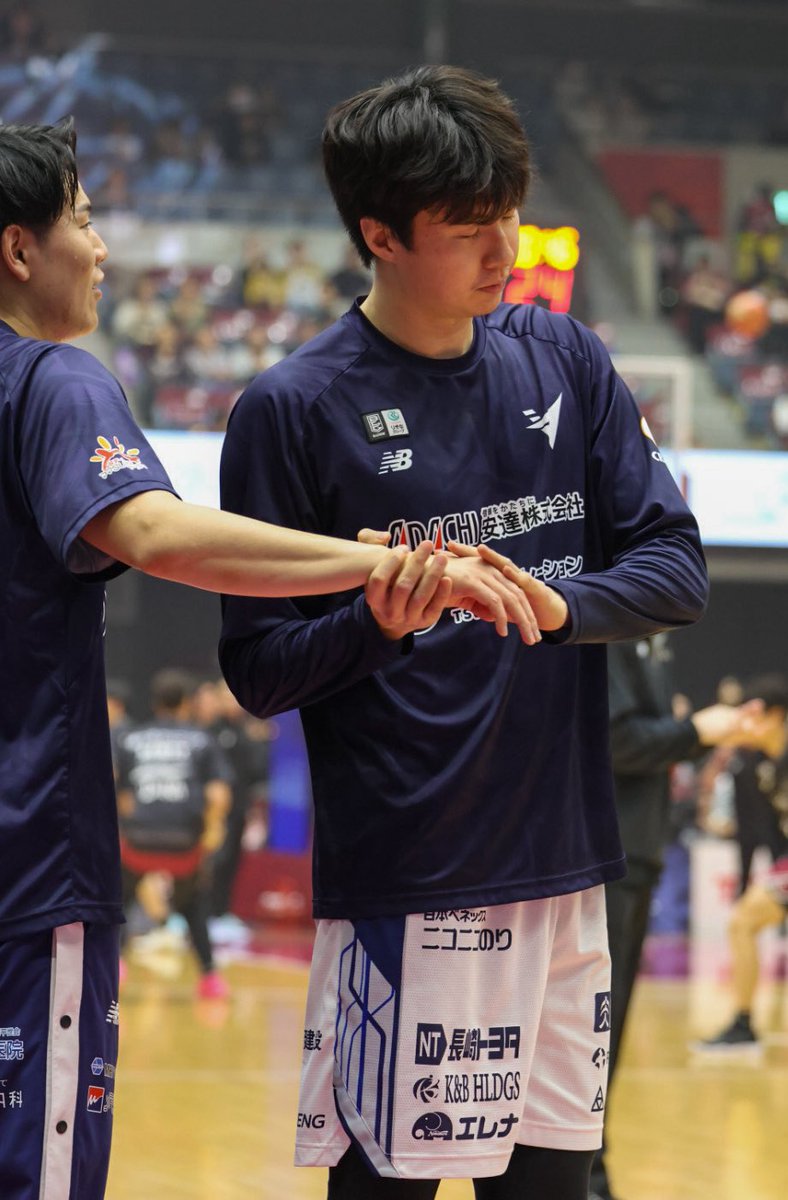 山口くんの手の感触を楽しむヒョンジュン🤣