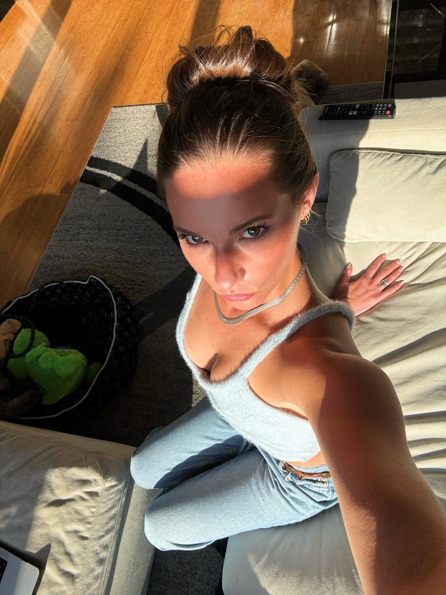 Goddess Alexa tweet media