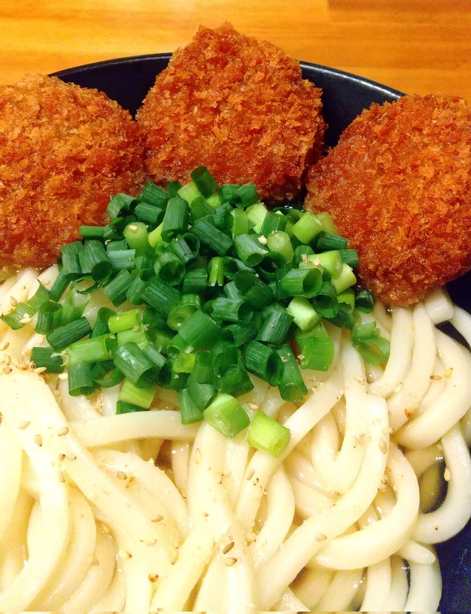 仕事明け☀️
メンチカツうどん
三つのカツ
フォーエバーヤング←Clear🎉
#ブリーダーズカップ
ドジャース←9時試合開始⚾️
#ワールドシリーズ #山本由伸
俺←1番不安🙄
#天皇賞秋 
大一番が続きますね
おはようございます😶