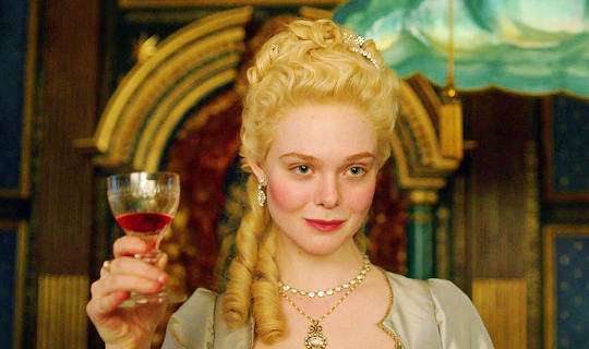 TheCinesthetic's tweet photo. Elle Fanning as Catherine the Great in The Great https://t.co/LQKAZHuoYh