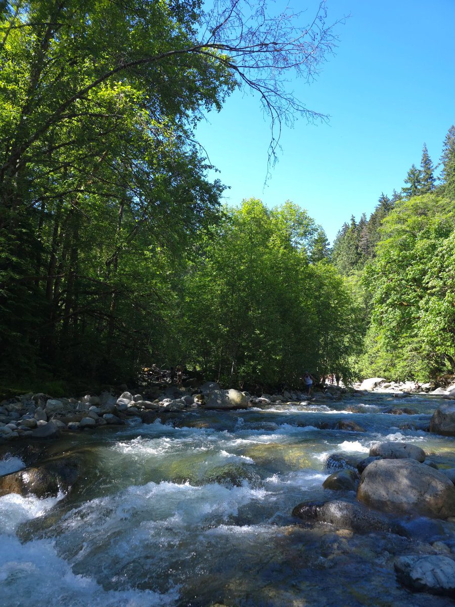 beckandreckdeck's tweet image. It’s so refreshing to soak in the water! 💦❄️ Although I didn't dare to swim because it was cold, I just got my feet wet. 🦶😊