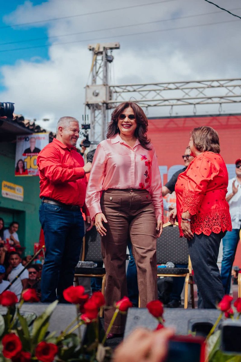 #NoticiasPPopular ll San Marcos de Colón fue escenario de una multitudinaria concentración en la que la candidata presidencial Rixi Moncada brindó un mensaje a sus seguidores. Durante su intervención, afirmó que la movilización ciudadana representa la defensa del voto popular y