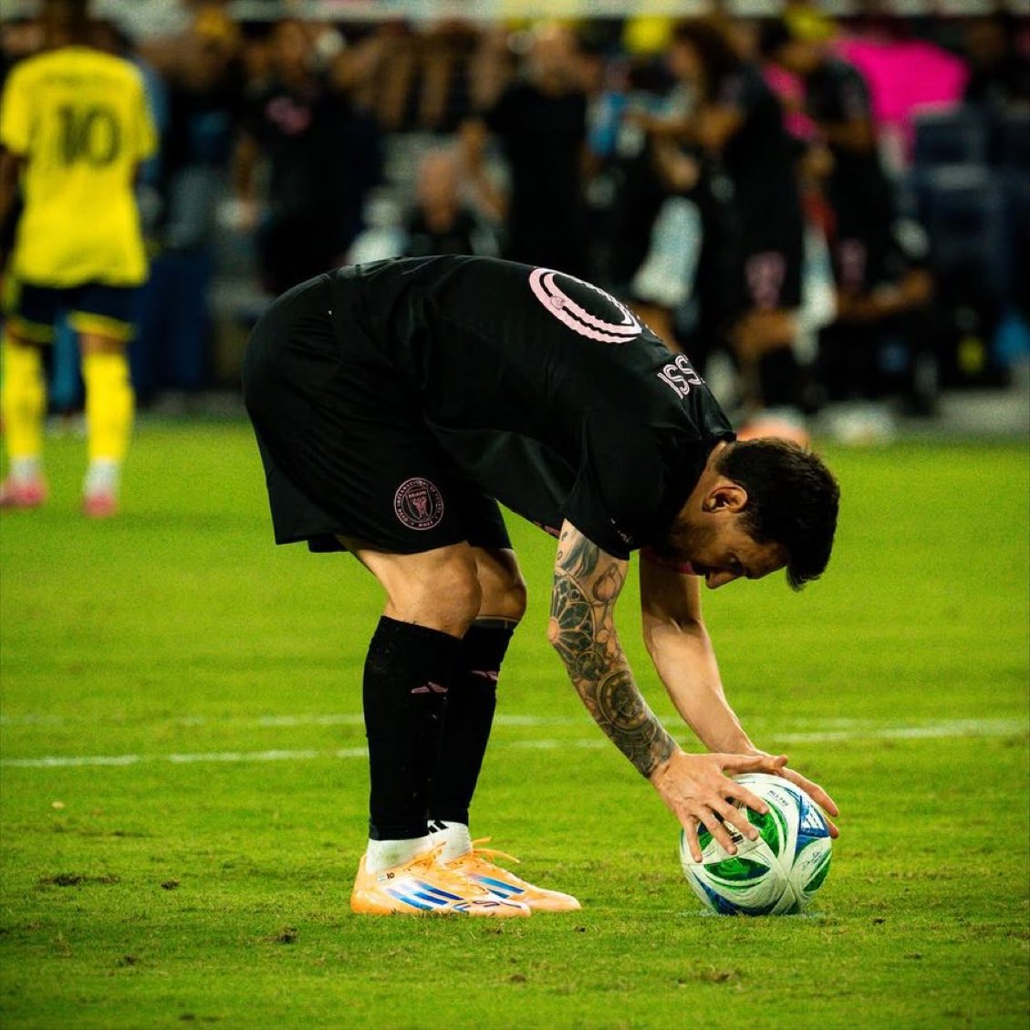 🚨🚨🚨🚨🚨🚨 عاجـل /

تواجد الاسطورة ليونيل ميسي اساسيًا اليوم!♥️✅