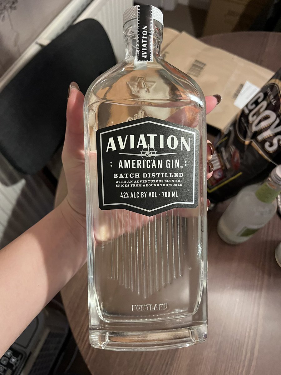 Καλησπέρα πίνω το gin του Ryan Reynolds