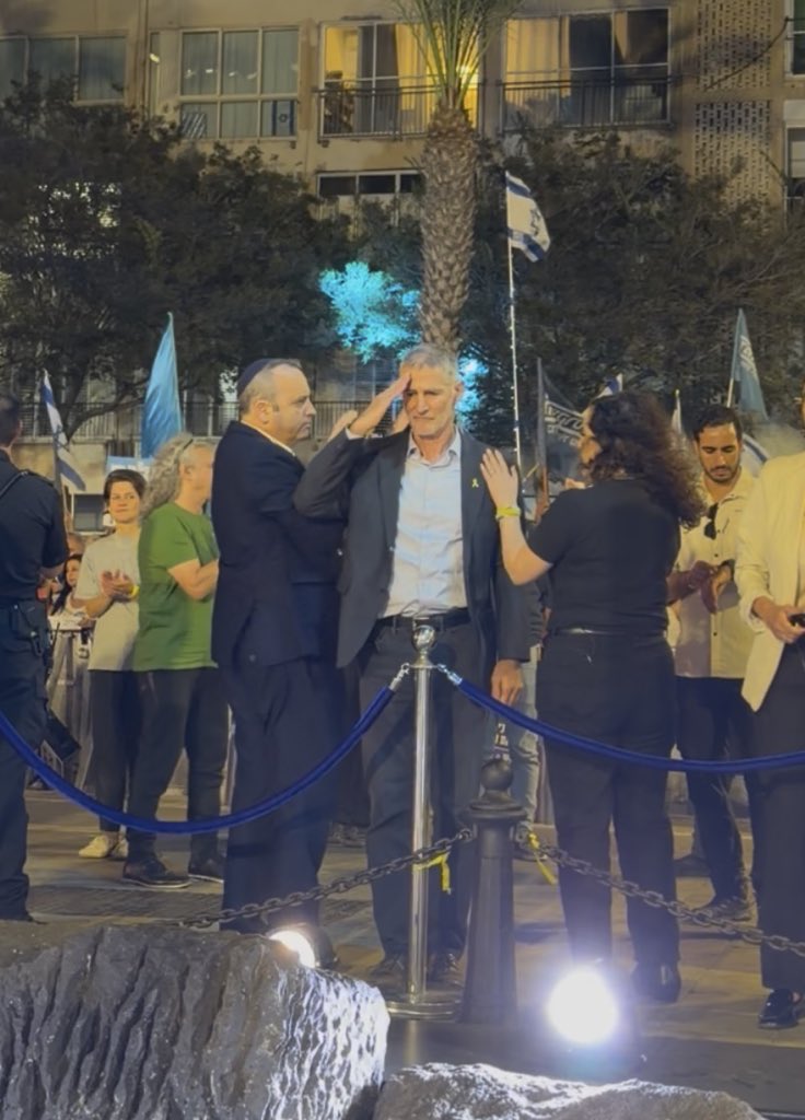 אור שנייברג tweet media