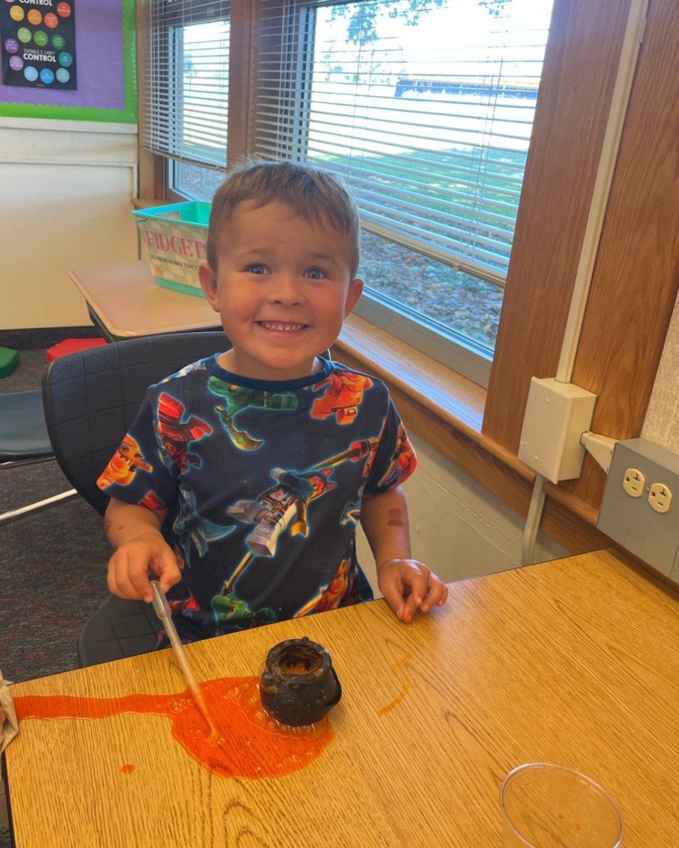 Today’s STEM activity at West View Discovery Center was all about spooky science! 🧪 Our members brewed potions in mini cauldrons and explored fizzing chemical reactions—hands-on learning that’s equal parts science and magic! 🎃💫