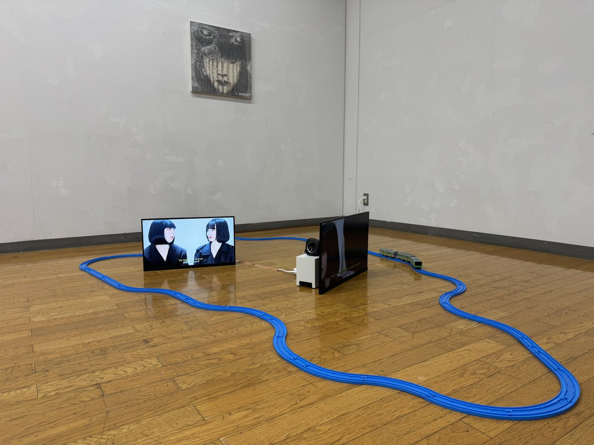 渡部真衣さん（<a href="/829wave_/">渡部真衣 | uzuki watanabe</a>）
絵画北棟2F 03-212A

絵画作品と映像インスタレーション作品の展示
気高かさを感じる作品

多摩美術大学芸術祭2025
「Bon Voyage」
11/3（月）まで