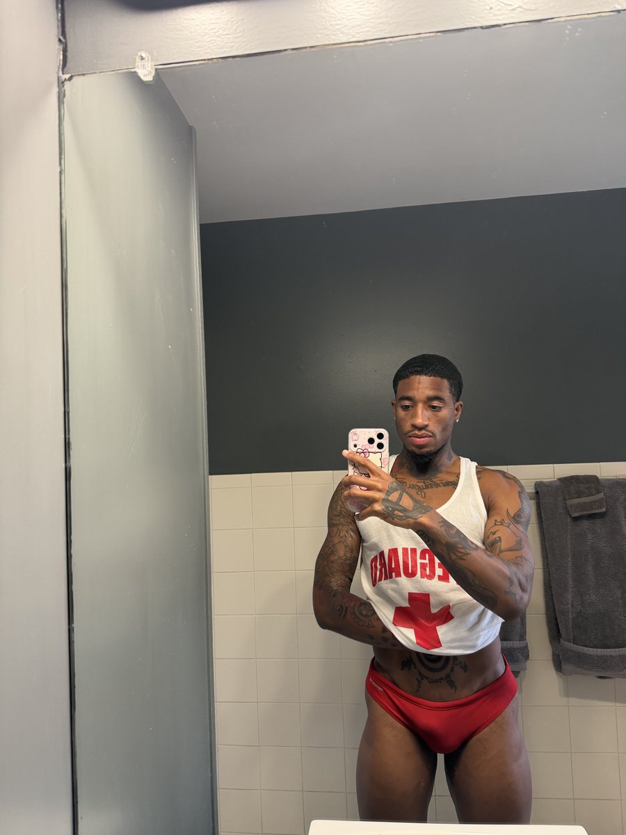 in_my_flop_era's tweet image. 🏊🏾‍♂️