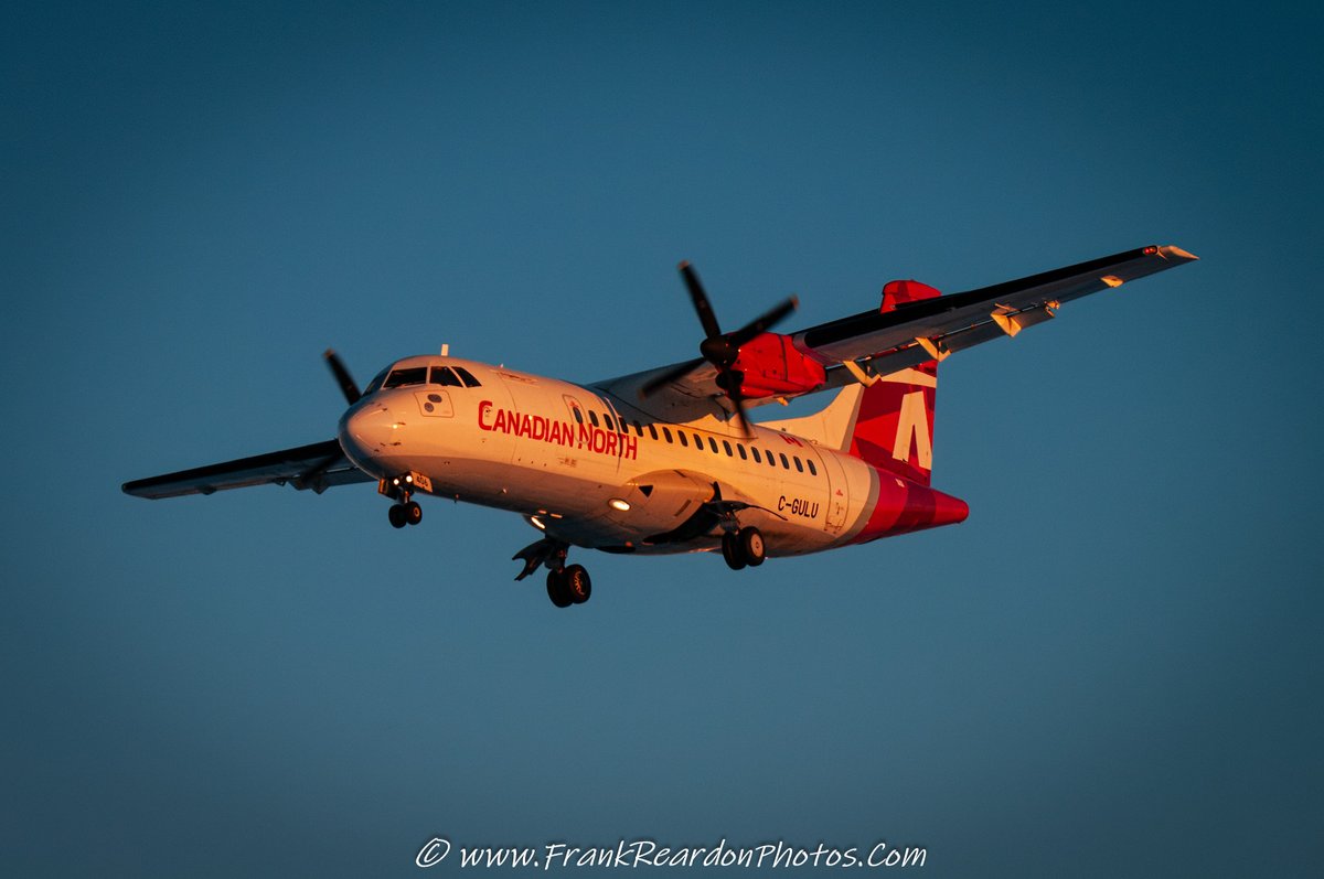 FrankReardon1's tweet photo. @CanadianNorth Aerospatiale ATR-42-300 #CGULU (MSN 155) landing in #Iqaluit #Nunavut on NOV.1.2025 at sunset #YFBSpotters #AT43 https://t.co/uUIE5JAU0c