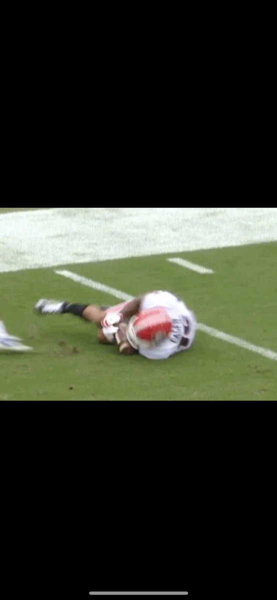 sarah_renee32's tweet image. One was ruled a catch back in 2019, one was not in 2025. Gotta love SEC refs and always helping Georgia. Every. Single. Week.