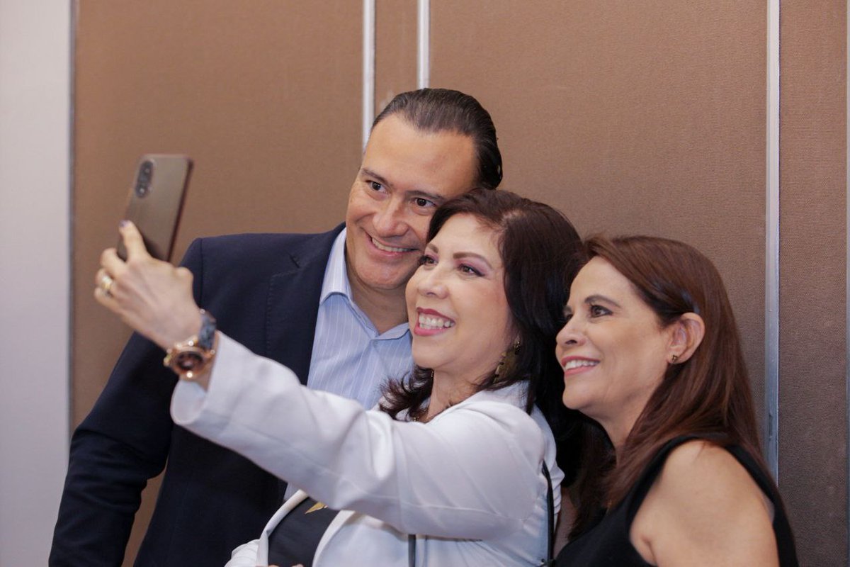 ManuelHerrV's tweet image. ☀ Cada vez que ayudamos a un municipio a instalar paneles solares o sistemas LED, no solo estamos ahorrando energía: estamos generando oportunidades reales para mejorar la vida de los ciudadanos. 

Esa es la satisfacción más grande de este trabajo: ver que cada esfuerzo técnico…